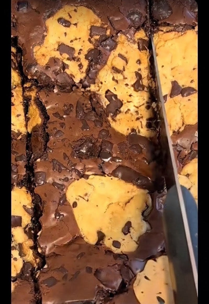 Mint Oreo Chocolate Chunk Brookie Chocolate Almond Brittle Pistachio White Chocolate Cheesecake Flavored Turkish Ice Cream